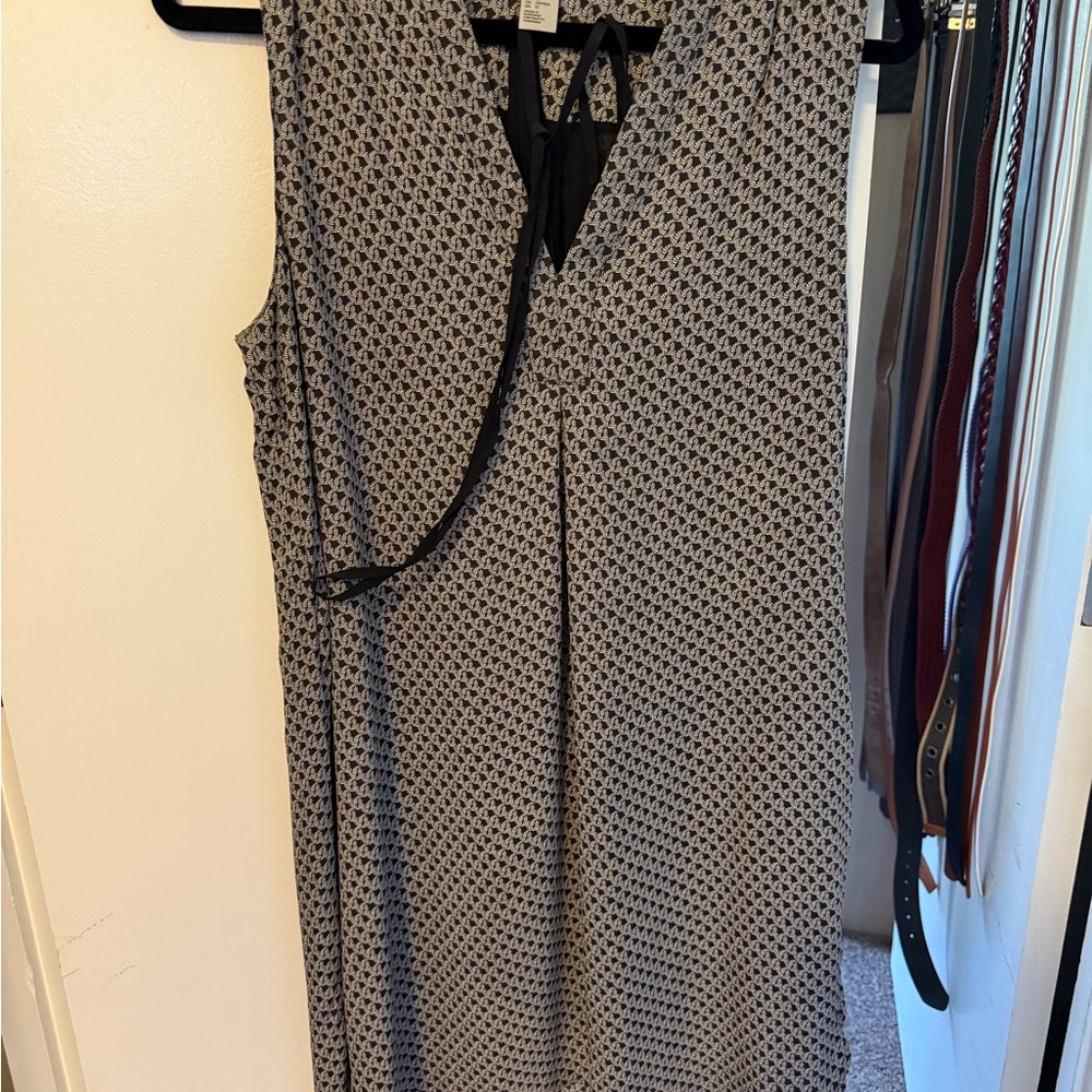 H&M Black and White Sleeveless V-Neck Sundress